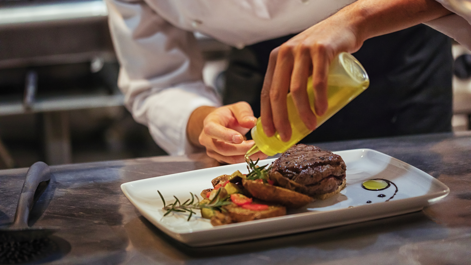 Chef at Home vs. Restaurant: 7 Reasons Why More Torontonians Are Dining In