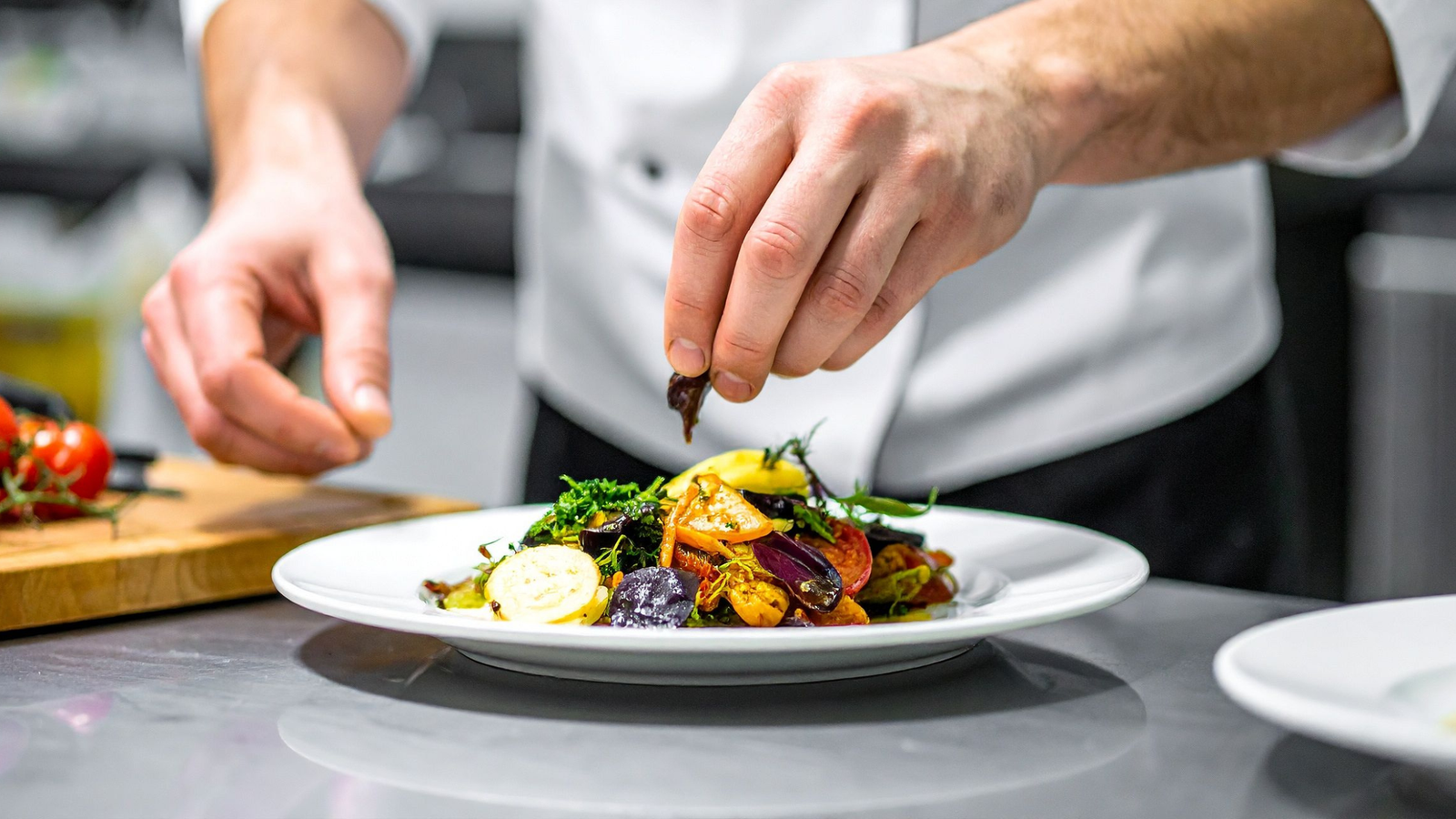 From Intimate Dinners to Big Gatherings: Why a Chef-at-Home Experience Beats Catering